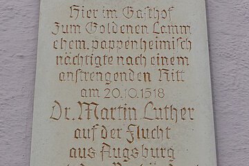 Die Luther-Gedenktafel in Monheim