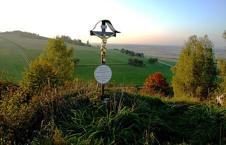 Fuchsenhöhle - am Wanderweg Monheimer Alb Nr. 18 im Kohlenbachtal bei Huisheim