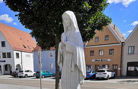 Marienstatue "Maria, Königin des Friedens"