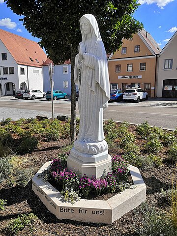 Marienstatue "Maria, Königin des Friedens"