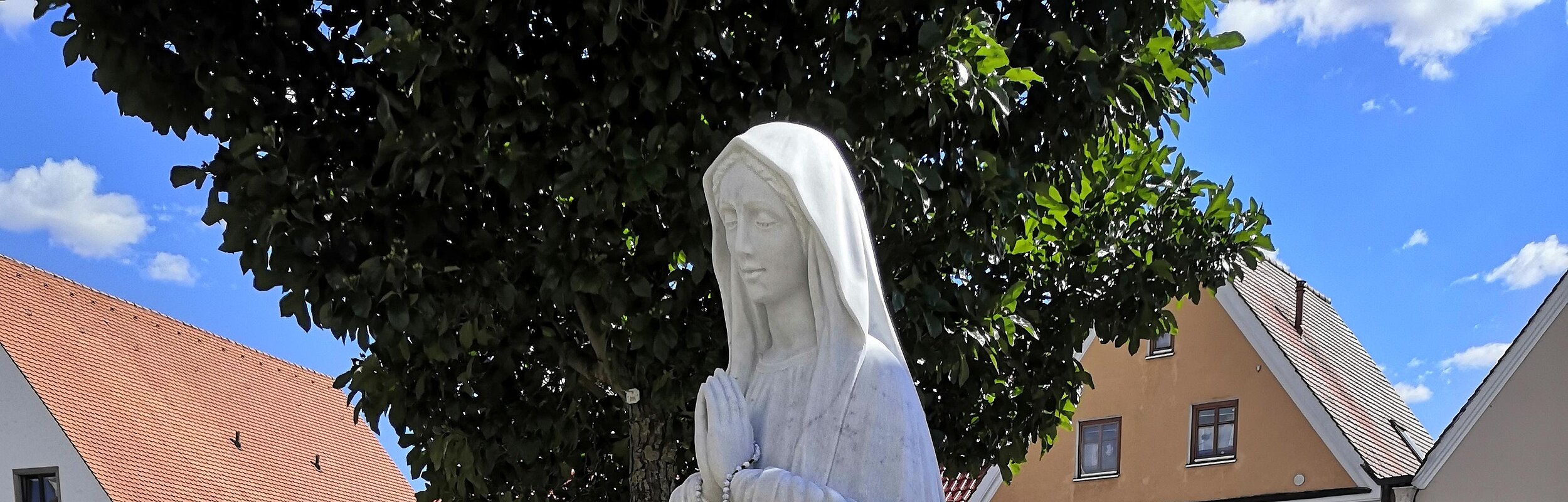 Marienstatue "Maria, Königin des Friedens"