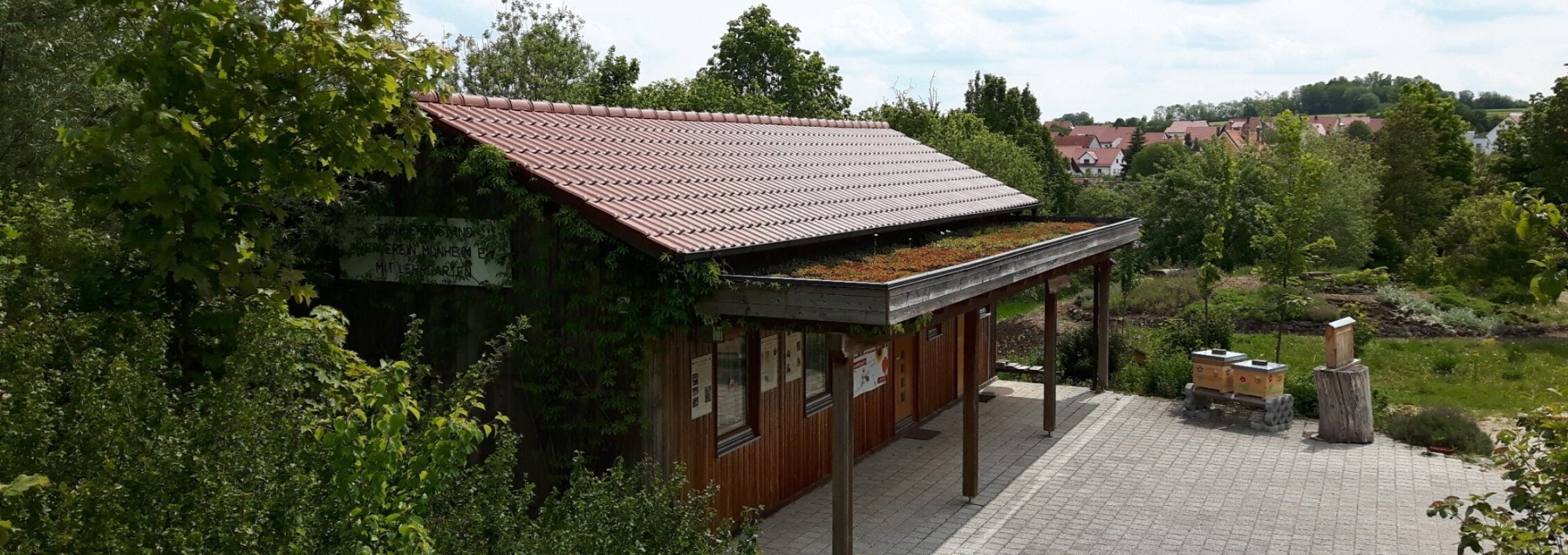 Lehrbienenstand mit Bienenweide Monheim