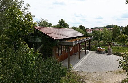 Lehrbienenstand mit Bienenweide Monheim