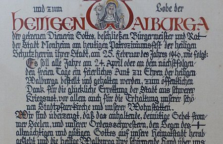Hierin gelobt der Bürgermeister sowie der Rat der Stadt Monheim, ein alljährliches Dankamt zu Ehren der Heiligen Walburga abhalten zu lassen für die Verschonung der Stadt im Zweiten Weltkrieg.