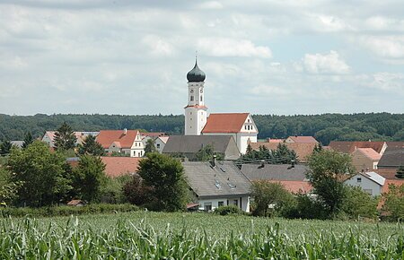 Ortsansicht von Sulzdorf mit der Pfarrkirche St. Margaretha