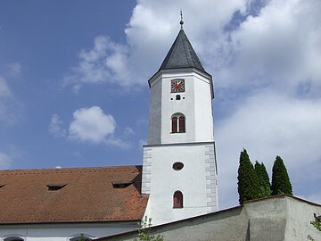 Außenansicht von der Pfarrkirche St. Vitus