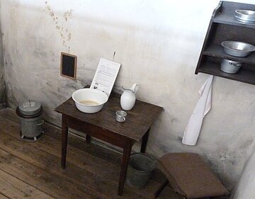 Eine alte Zelle, Ausstellung Hinter Gitter im Strafvollzugsmuseum Kaisheim