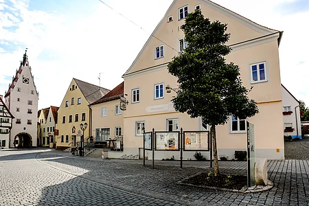 Blick auf KRONE Hotel Steakhaus Bar in Monheim