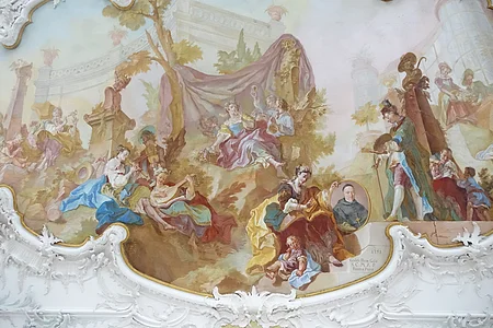 Blick auf ein Deckenfresko im Festsaal des Schlosses  Leitheim