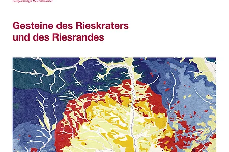 Informationstafel mit einer Karte der Gesteine des Rieskraters und Riesrandes mit Legende und Erklärungen zu verschiedenen Gesteinsarten und Sedimenten. Oben rechts im Eck das Logo der Stadt Monheim, oben links das Logo vom Geopark Ries.