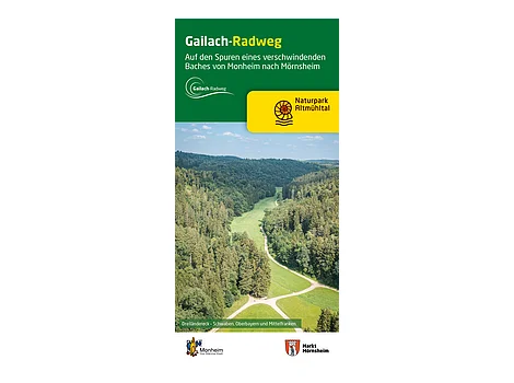 Flyer zum Gailach-Radweg in der Monheimer Alb, mit dem gleichnamigen Titel in weiß und gelb auf grünem Hintergrund. Dabei eine Luftaufnahme eines Radwegs durch grüne Wiesen und dichten Wald. Unten links das Logo der Stadt Monheim unten rechts das Logo von Markt Mörnsheim.