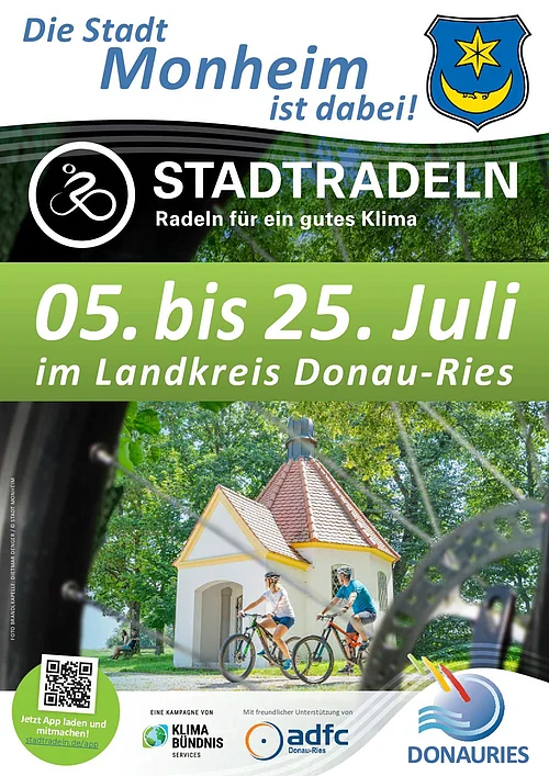 Stadtadeln Monheim 2026 Plakat zur Stadtradeln-Kampagne Monheim 5. bis 25. Juli mit Radfahrern vor Kapelle und QR-Code zum App-Download
