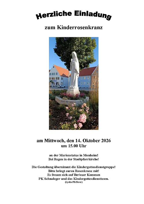 Statue der Maria mit Rosen und Gebetstext in einem Blumengarten vor Häusern bei blauem Himmel. Einladung zum Kinderrosenkranz am 14.10.2026 in Monheim