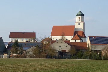 Gemeinde Fünfstetten - Kirche und Rathaus