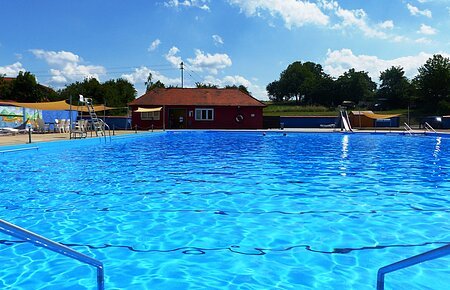 Badespaß im Freibad Monheim