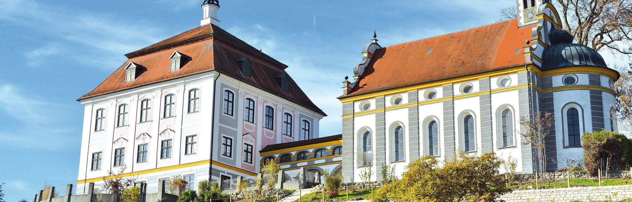 Schloss Leitheim - mit Weinberg im Süden