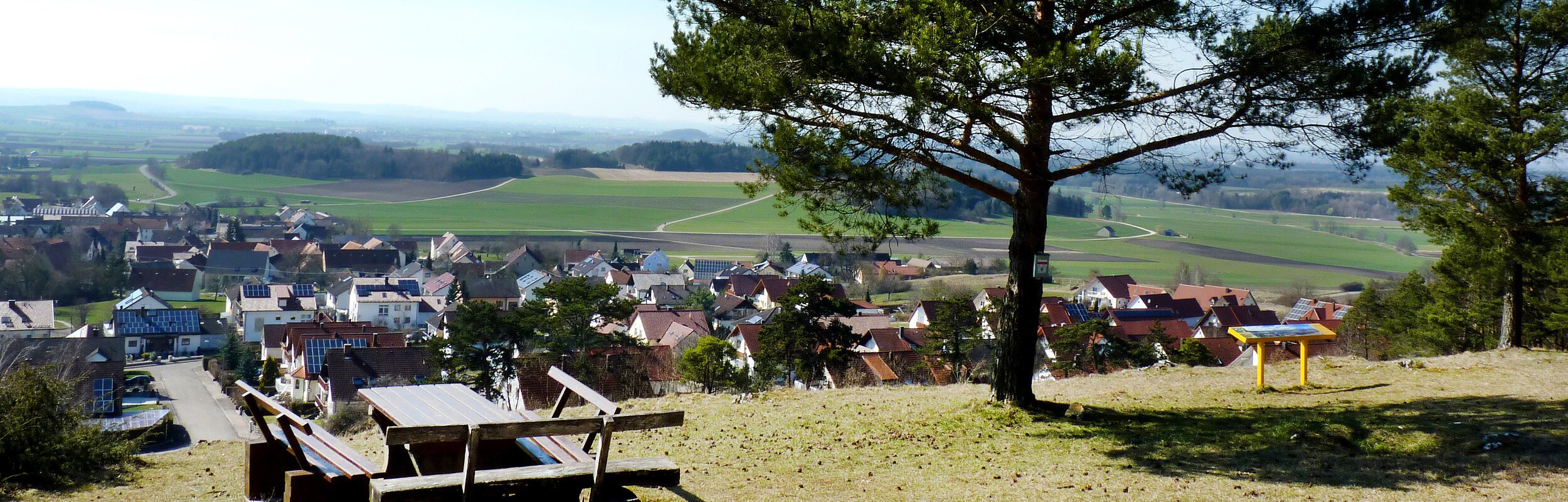 Blick über Gosheim ins Nördlinger Ries