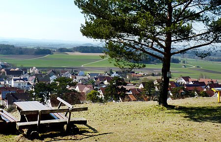 Blick über Gosheim ins Nördlinger Ries