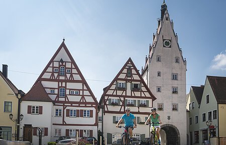 Oberer Torturm und die Mosenhäuser - Wahrzeichen Monheims