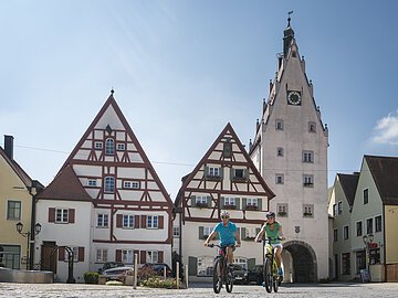 Oberer Torturm und die Mosenhäuser - Wahrzeichen Monheims